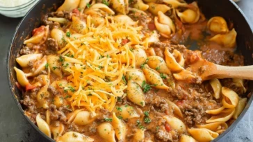 Beef and Shell Pasta One-pot meal with beef and pasta shells - 1