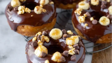 dernschro_httpss.mj.runjEmVUpGEFiQ_Lusciously_Banana_Doughnut_6f53f8a0-5a41-46cc-8be2-09dc41a9c13b_0